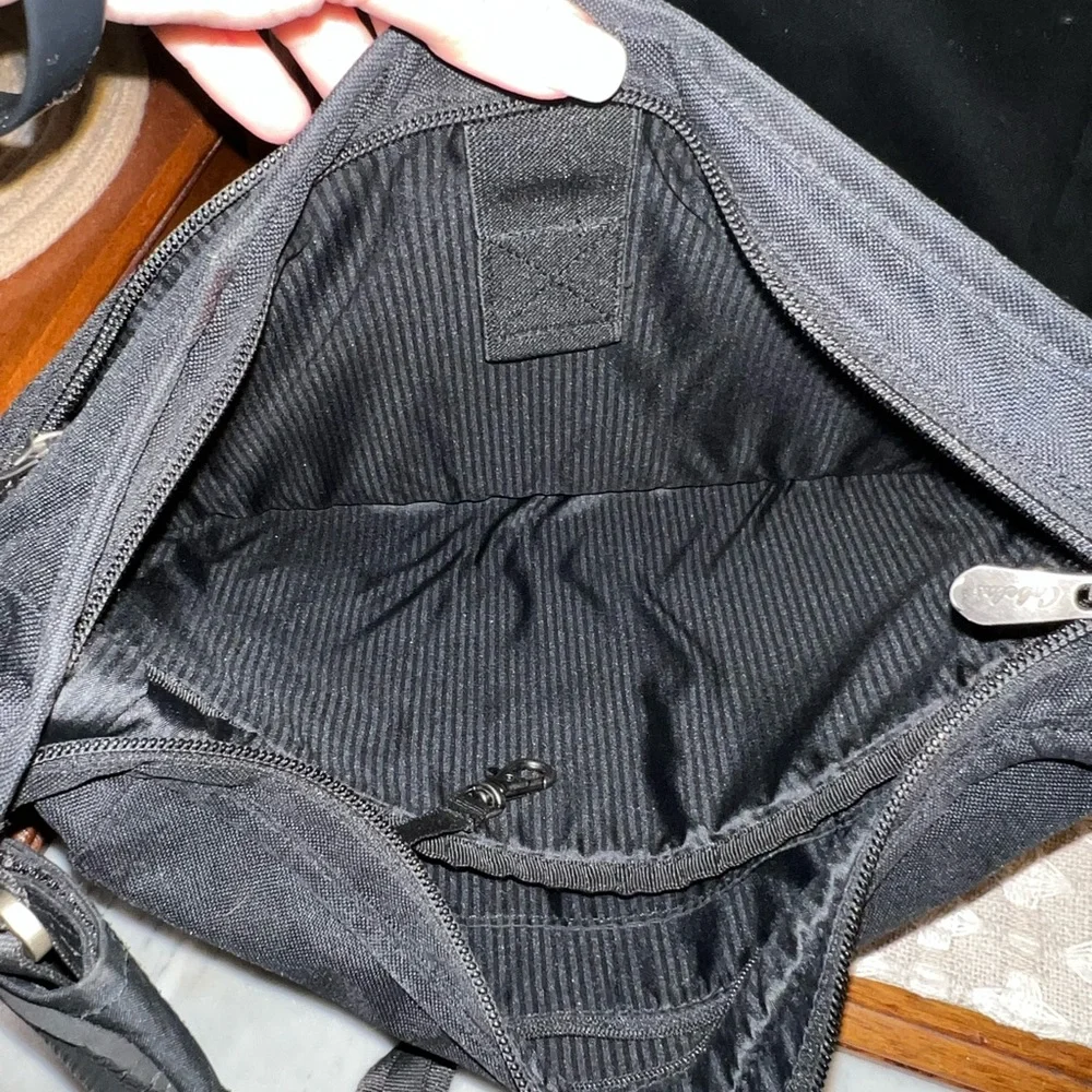 CABELA'S Classic Nylon Classic Crossbody Multi Pocket Travel Bag Black Adj Strap